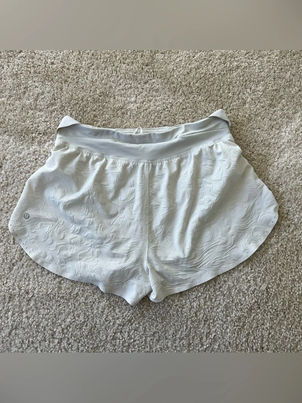 Lululemon Fast and Free HR Short, Airflow Emboss Mini Bone, size 8